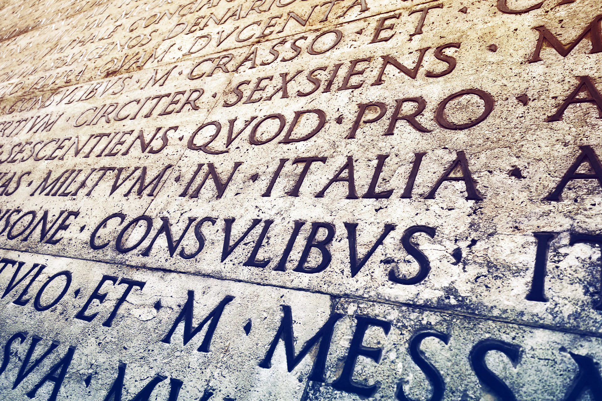 Греческий язык латынь. Рим латынь. Латынь картинки. Латинский язык. Надписи на латинском языке.