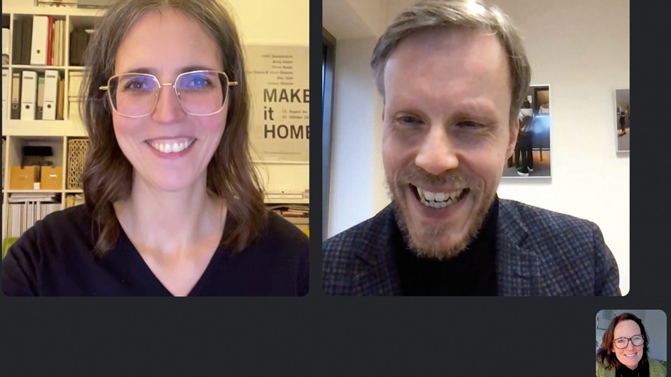Screenshot während des Video-Gesprächs von Anna-Maria Schirmer und Lars Zumbansen mit Andy Heller