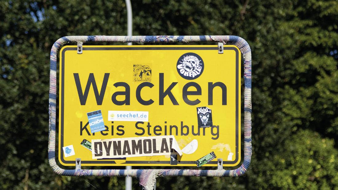 Das Ortsschild von Wacken.